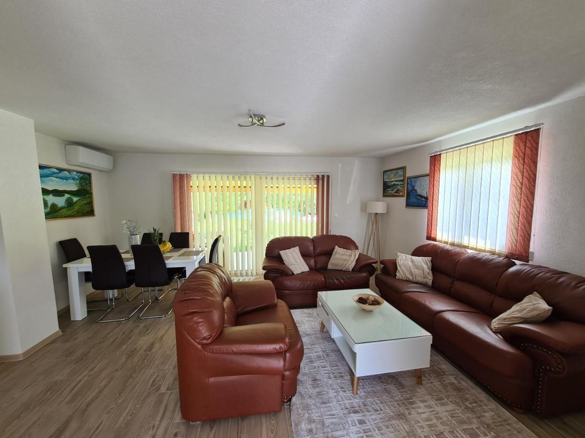 Orhidea Villa Bihac Exterior photo