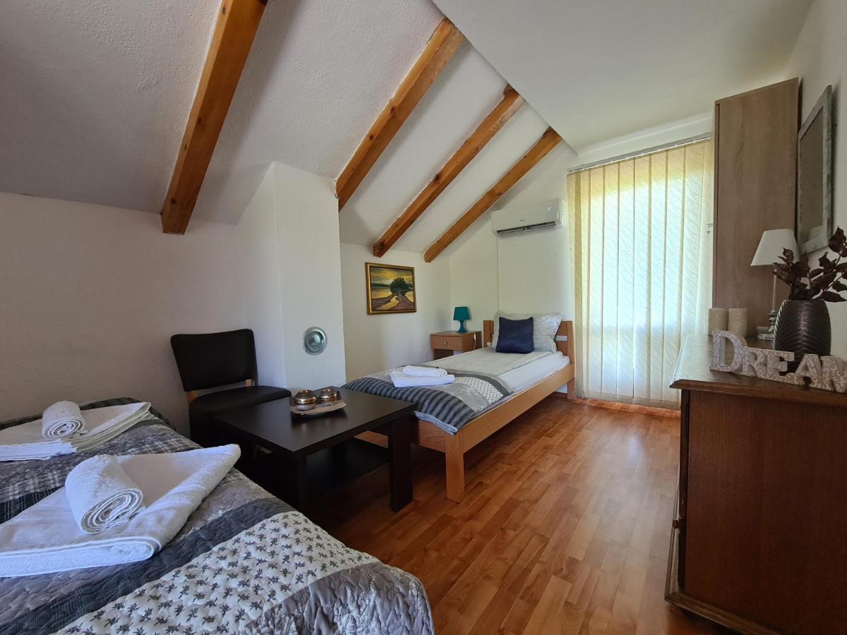 Orhidea Villa Bihac Exterior photo