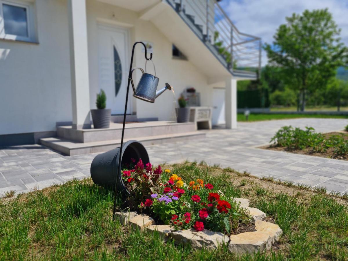 Orhidea Villa Bihac Exterior photo