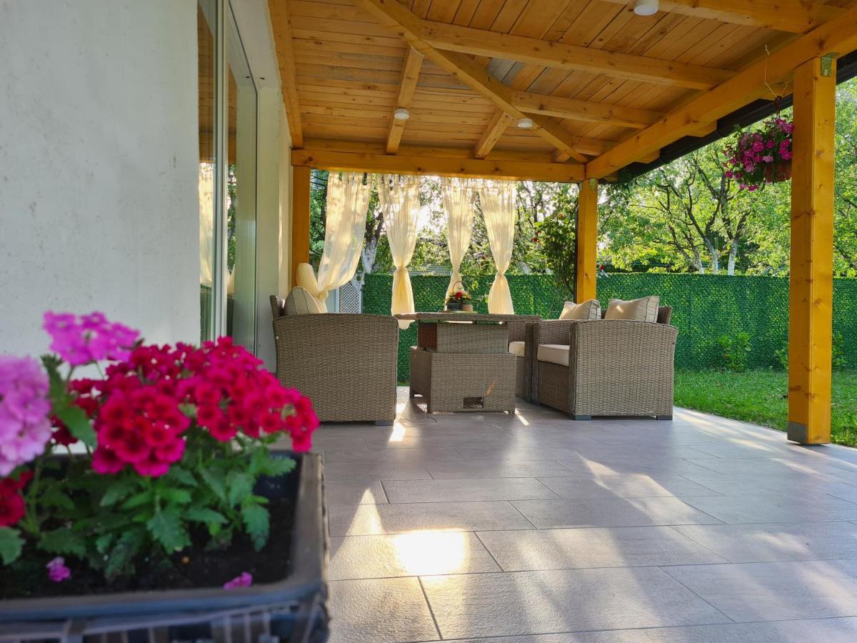 Orhidea Villa Bihac Exterior photo