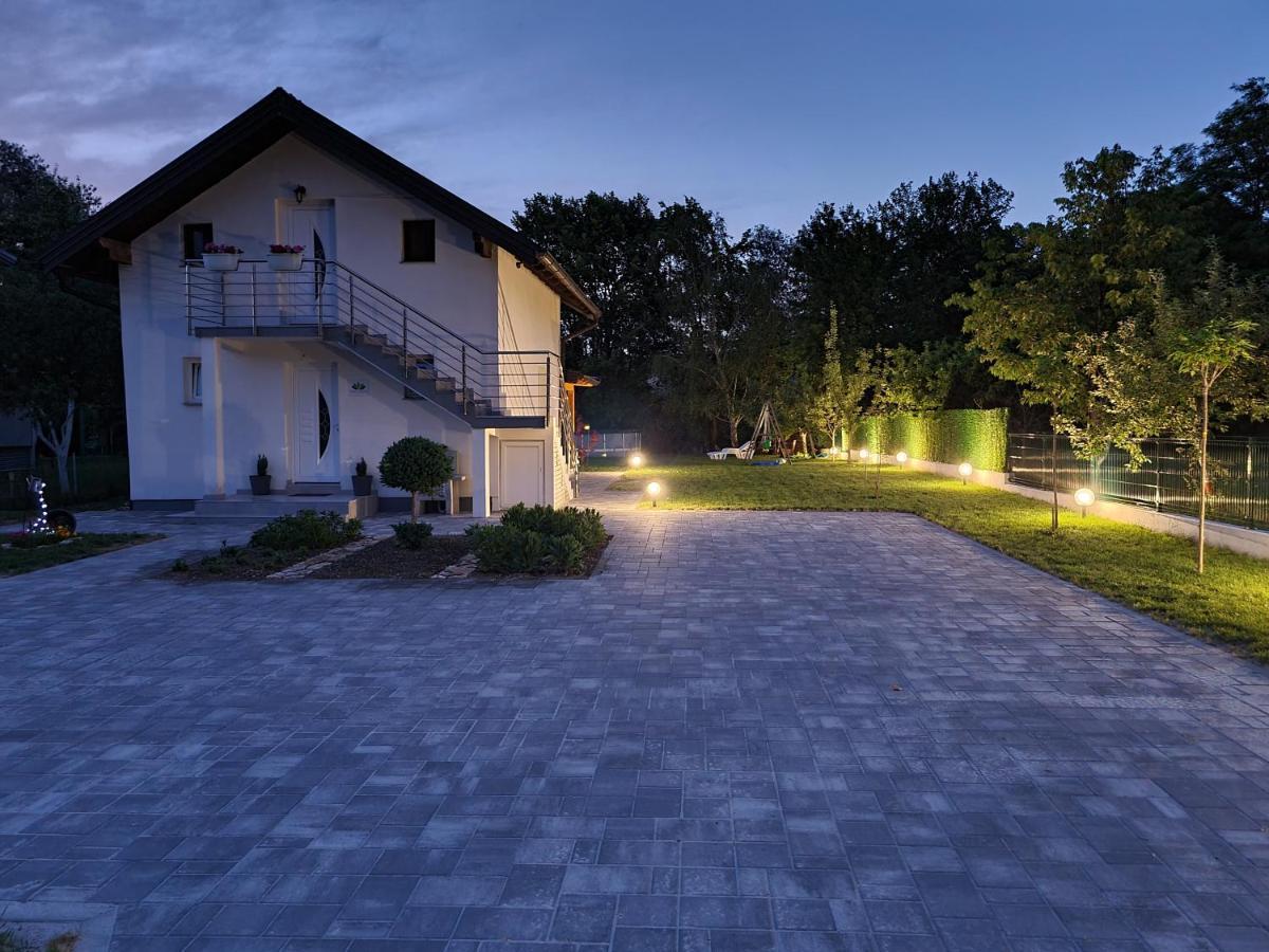Orhidea Villa Bihac Exterior photo